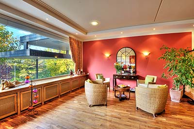 Empfangsbereich mit gemütlicher Sitzecke