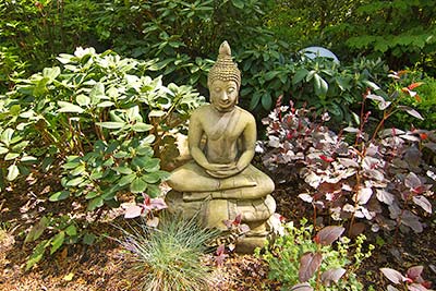 Buddhastatue im Garten